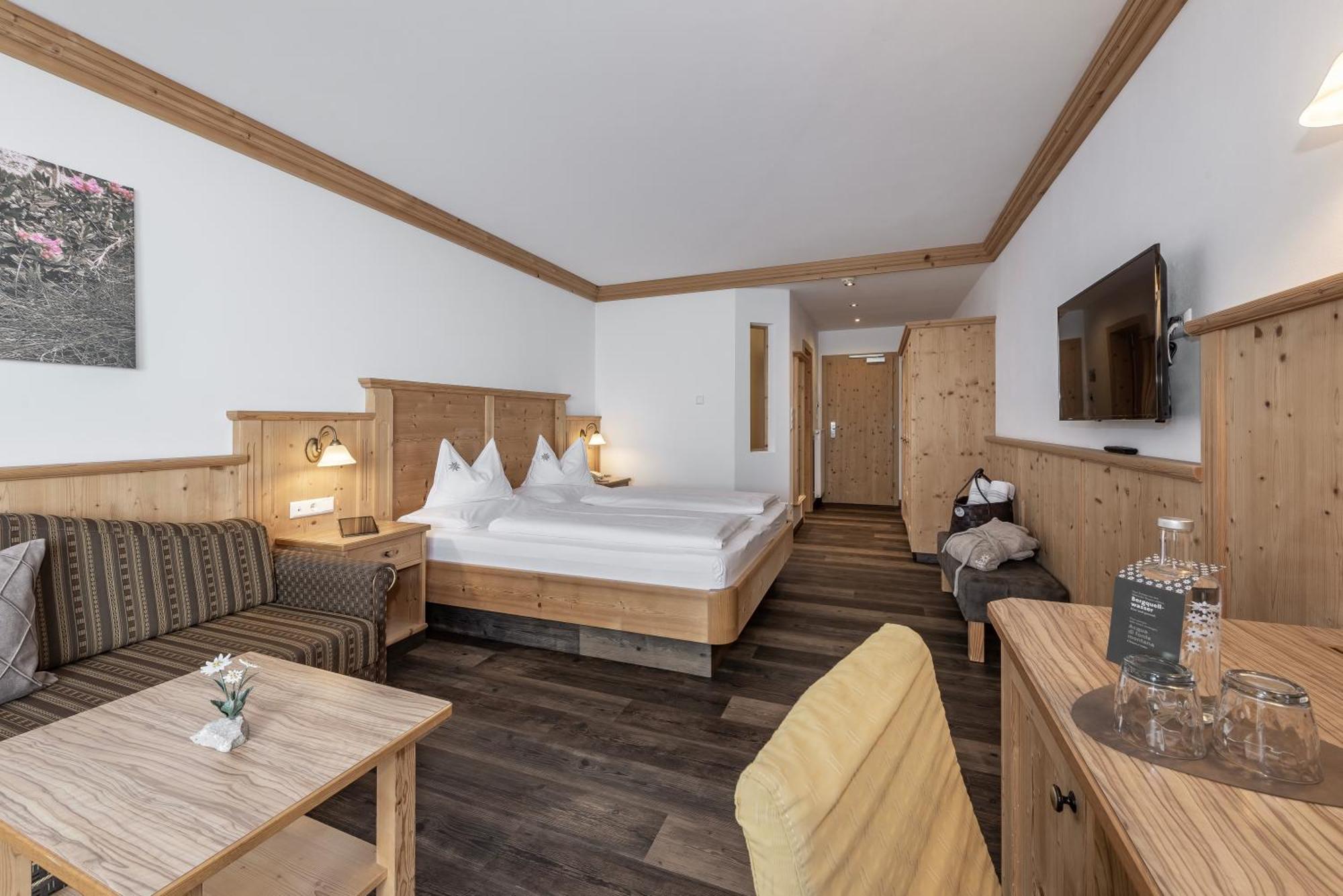 מרנזה Hotel Edelweiss מראה חיצוני תמונה