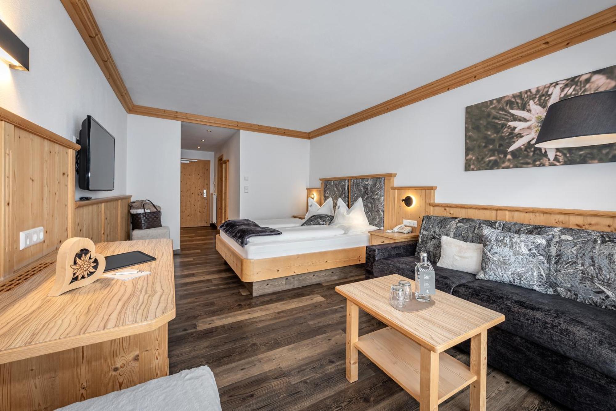 מרנזה Hotel Edelweiss מראה חיצוני תמונה